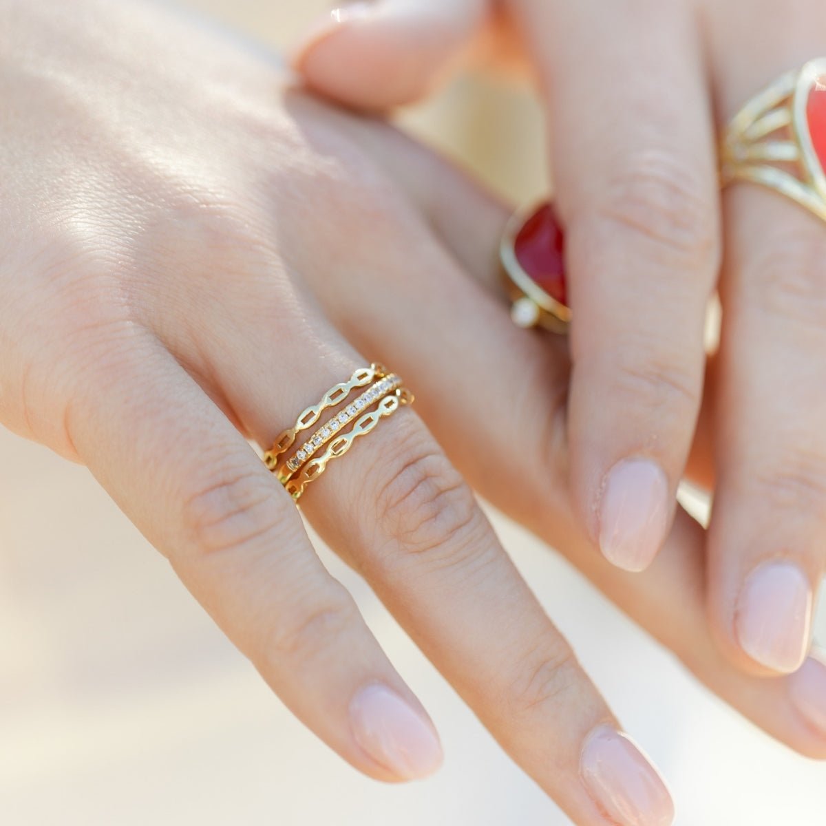 Ultra Delicate Pavé Ring - Splendid Iris