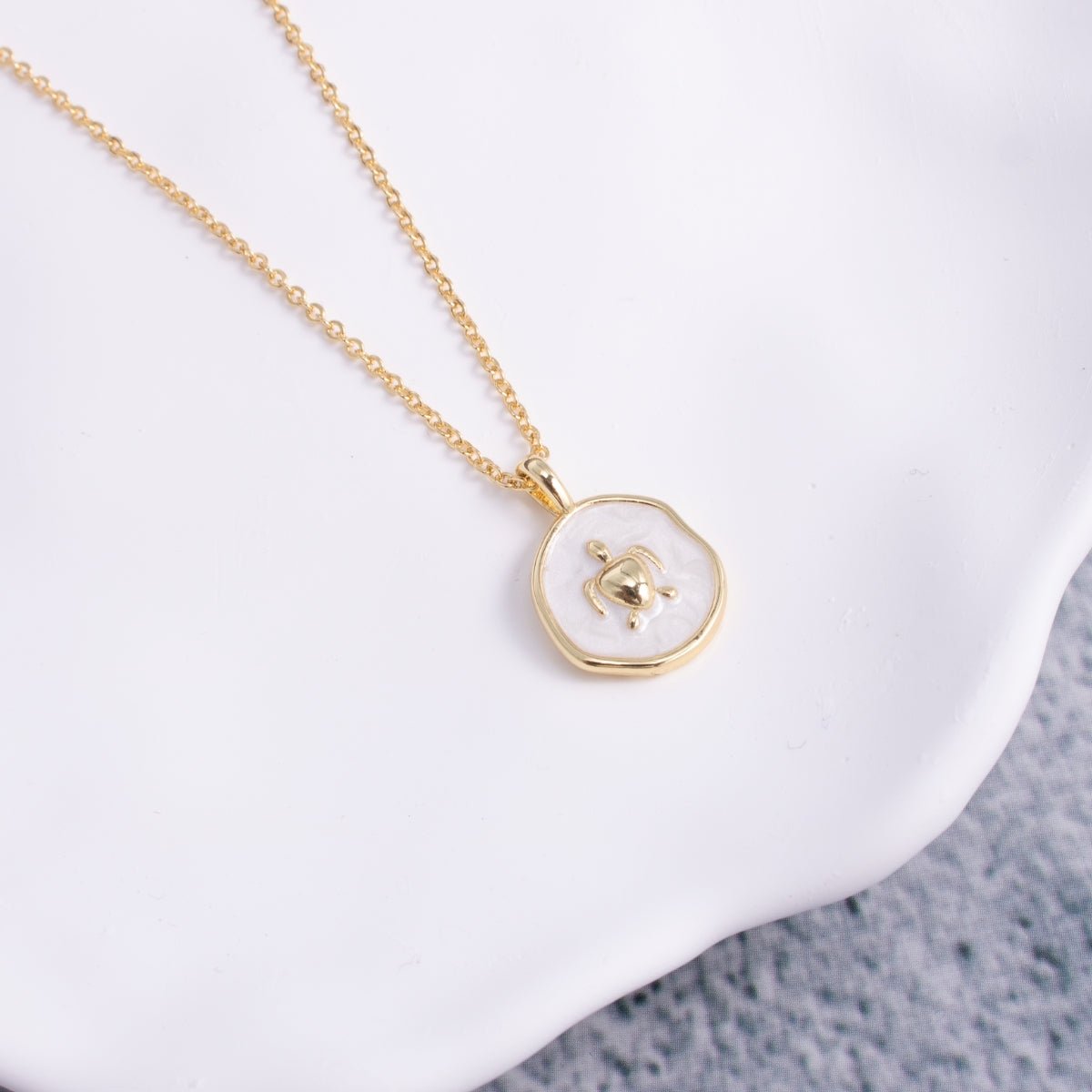 Turtle Neckace - Splendid Iris