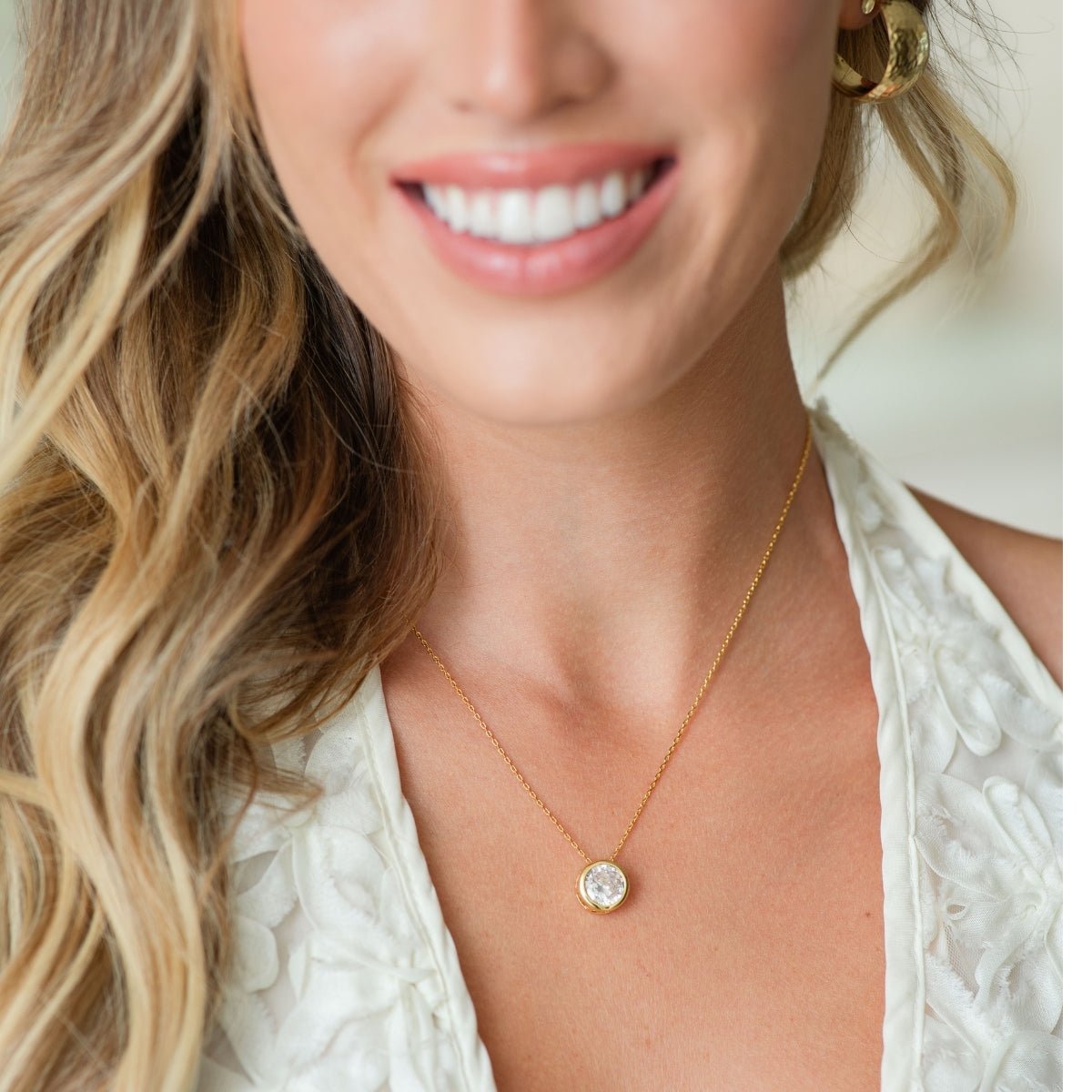 Bold Contemporary Faux Diamond Necklace - Splendid Iris