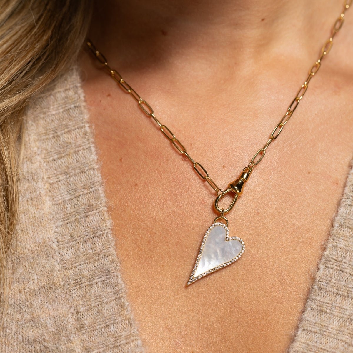 Heart Eyes Shell Pendant Necklace - Splendid Iris
