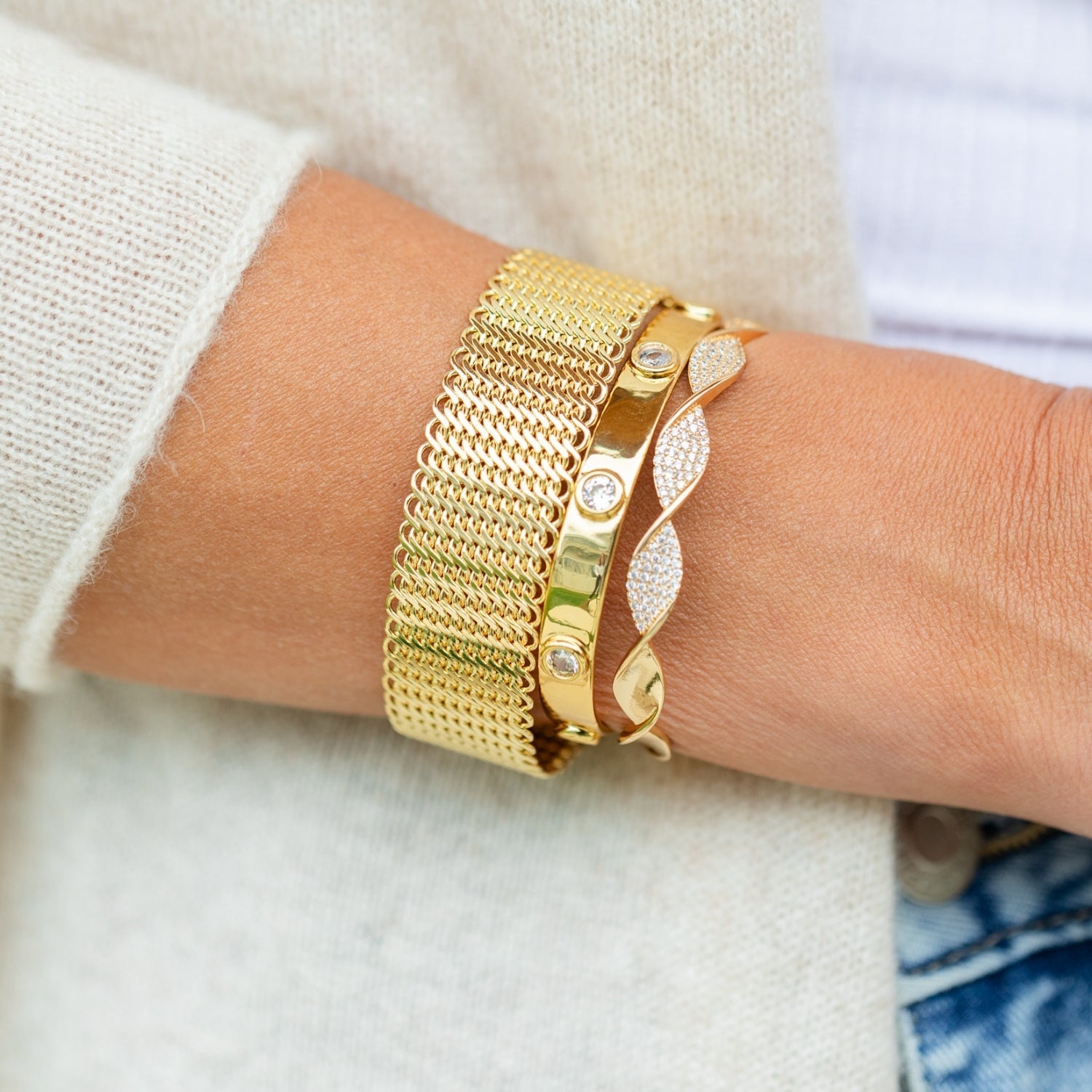 Interwoven Mesh Vibe Cuff Bracelet - Splendid Iris