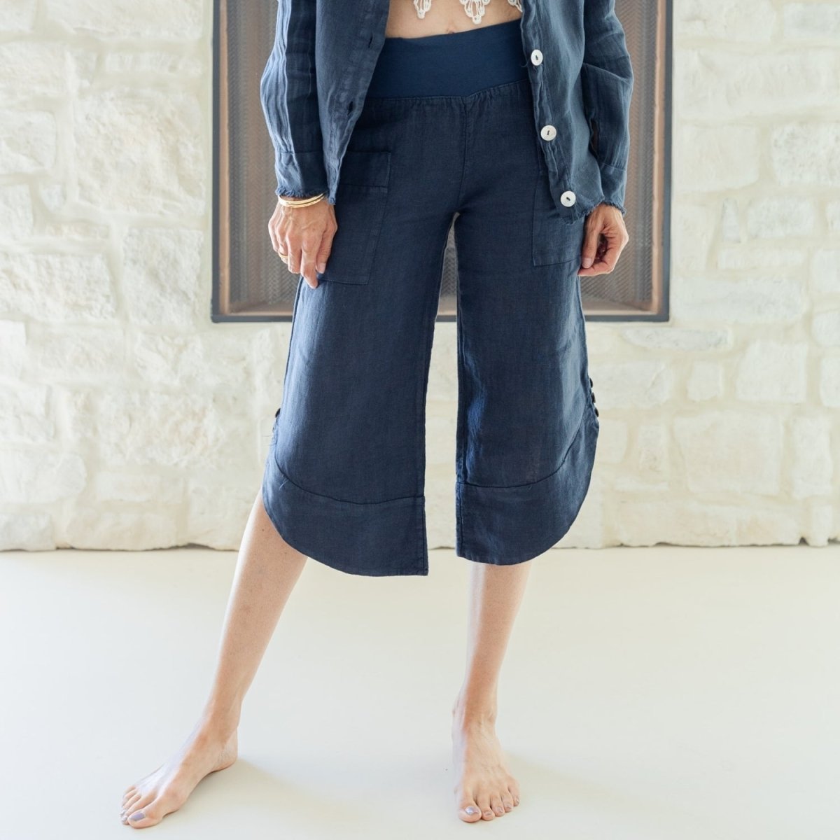 Linen Capri w/ 2 Large Open Pockets - Splendid Iris