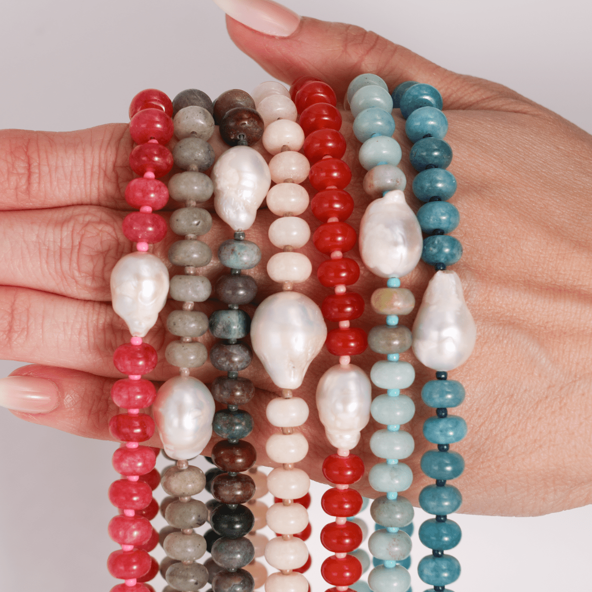 Stone Necklace with Baroque Pearl - Splendid Iris