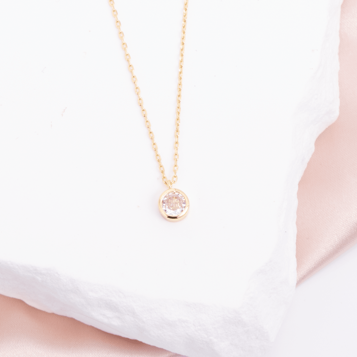 Dainty Round Framed Cubic Zirconia Pendant Necklace - Splendid Iris