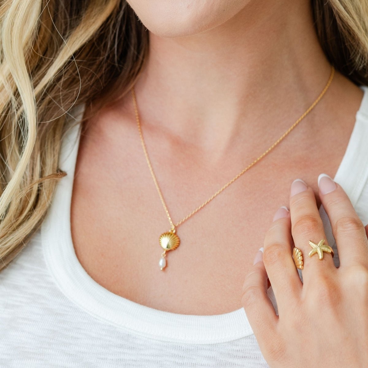 Coastal Charm Seashell & Pearl Necklace - Splendid Iris