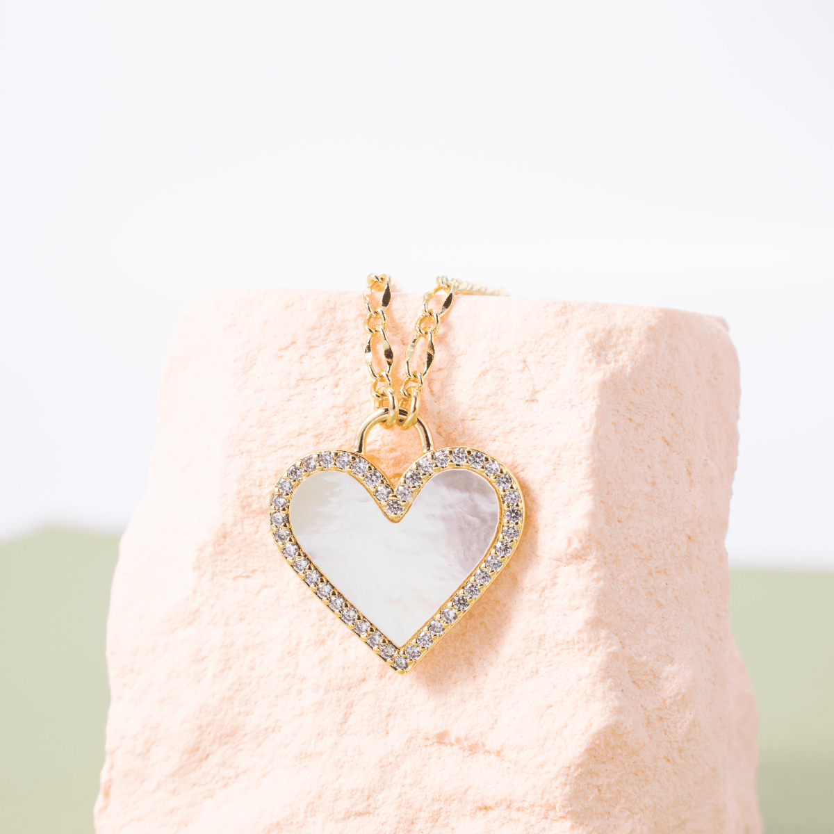 Luxe Heart Shell Pavé Necklace - Splendid Iris