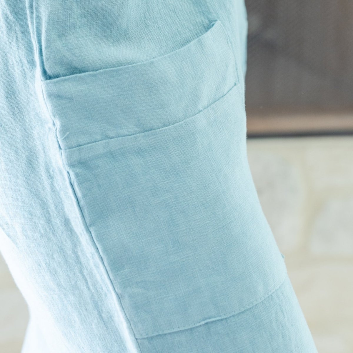 Linen Capri w/ 2 Large Open Pockets - Splendid Iris