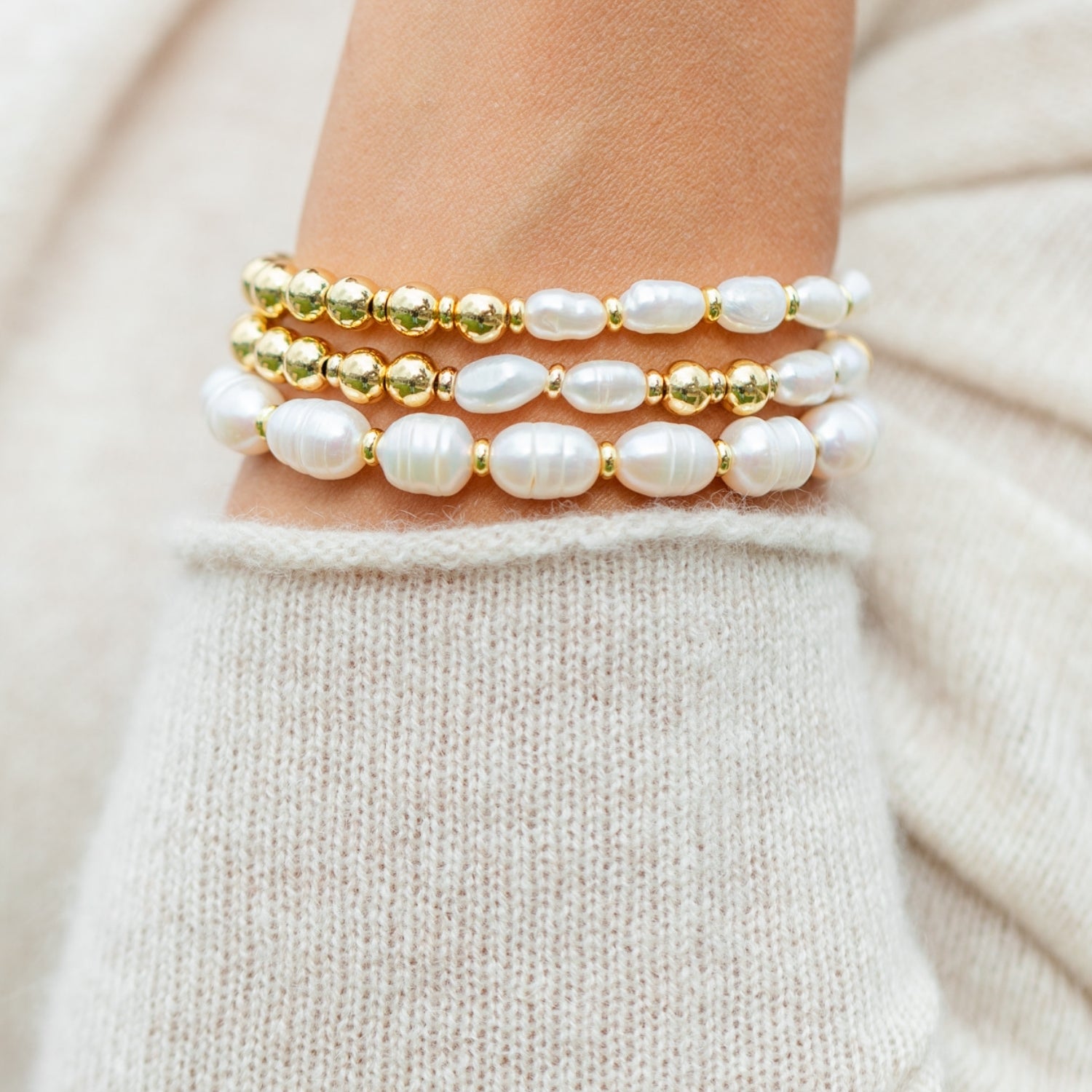 Oblong Pearl Stretch Bracelet - Splendid Iris